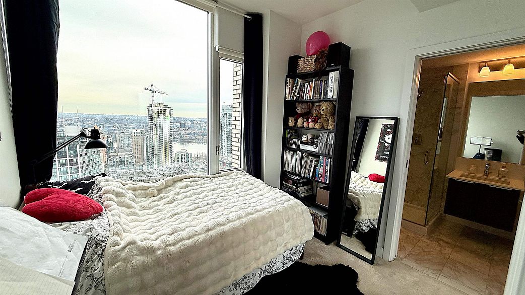 3804 1283 Howe Street