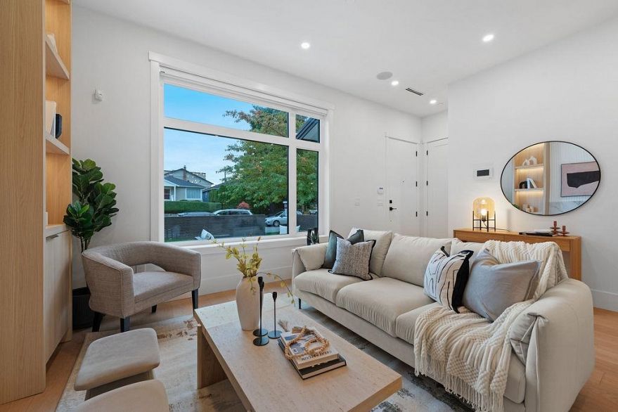 1 5883 Sophia Street