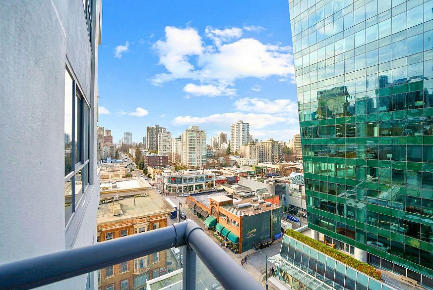 1006 1060 Alberni Street