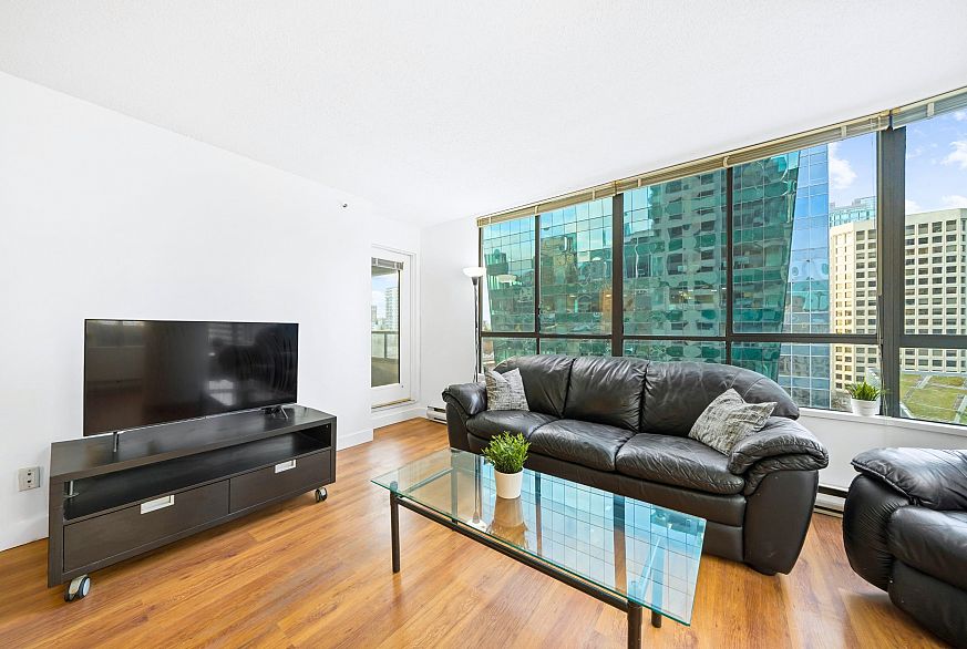 1006 1060 Alberni Street