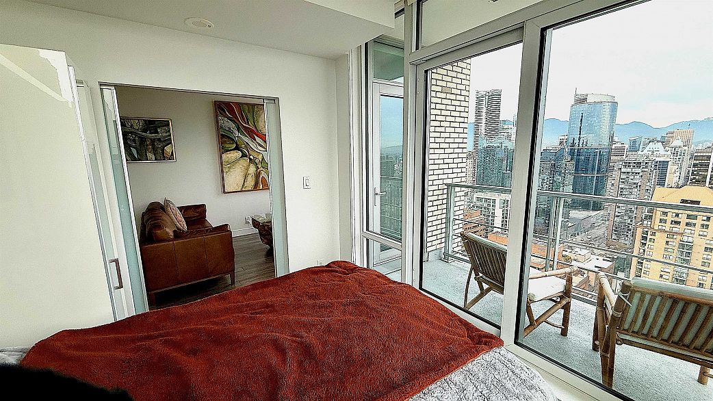 3804 1283 Howe Street