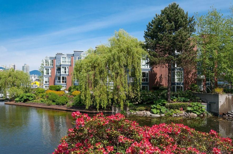 302 1502 Island Park Walk