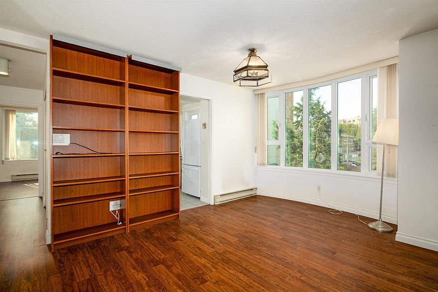 401 1566 W 13 Avenue