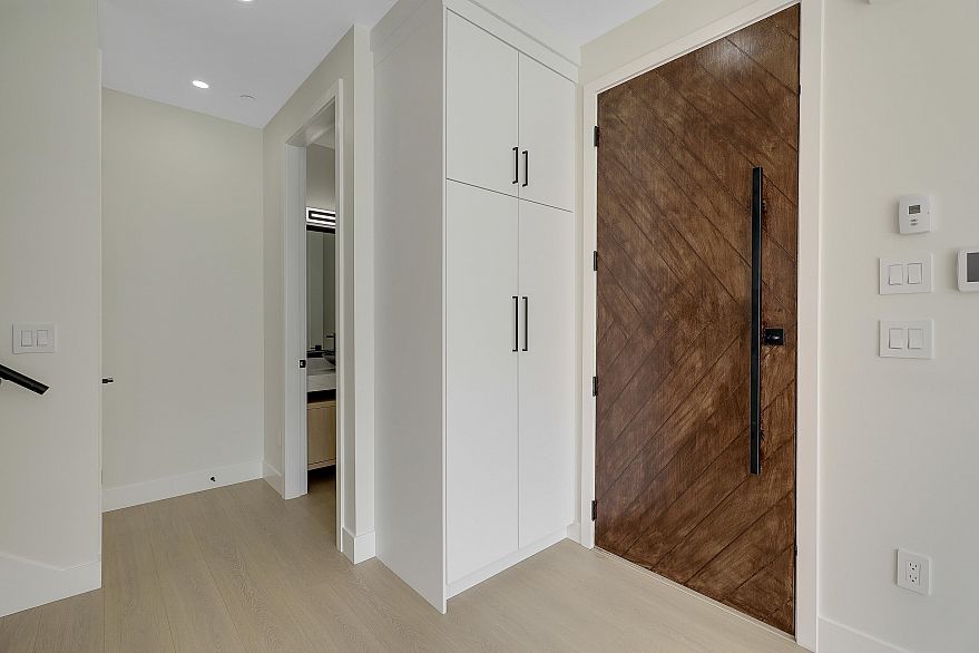 2 3695 E 26th Avenue