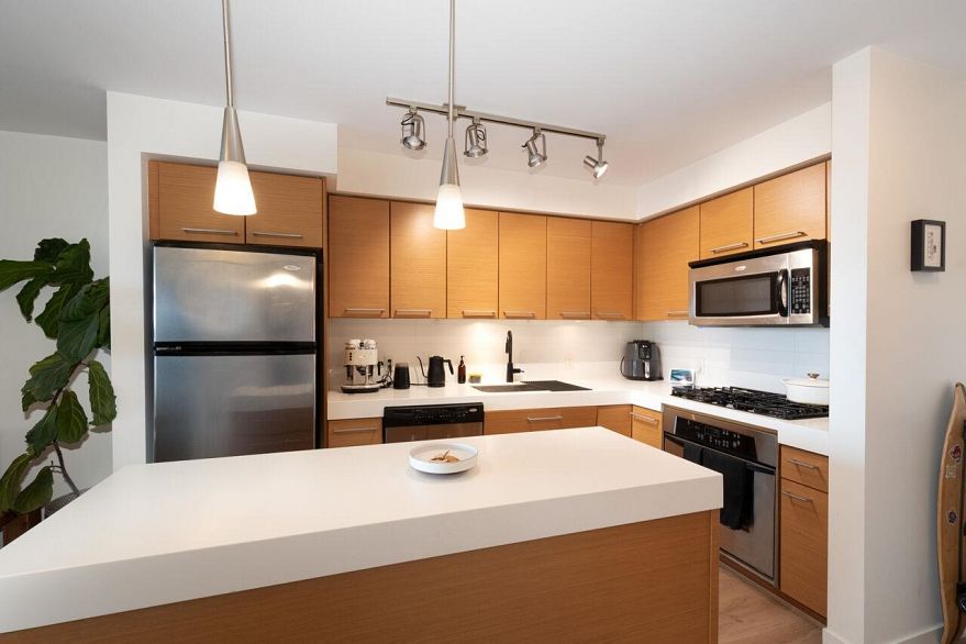 1006 2770 Sophia Street