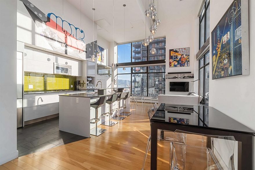 2306 128 W Cordova Street