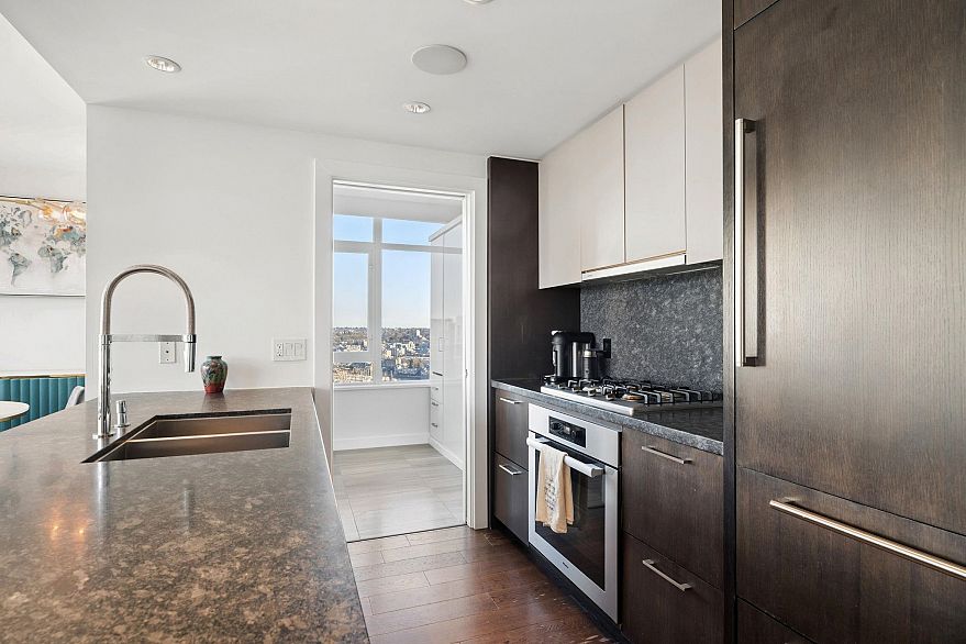 3005 1372 Seymour Street