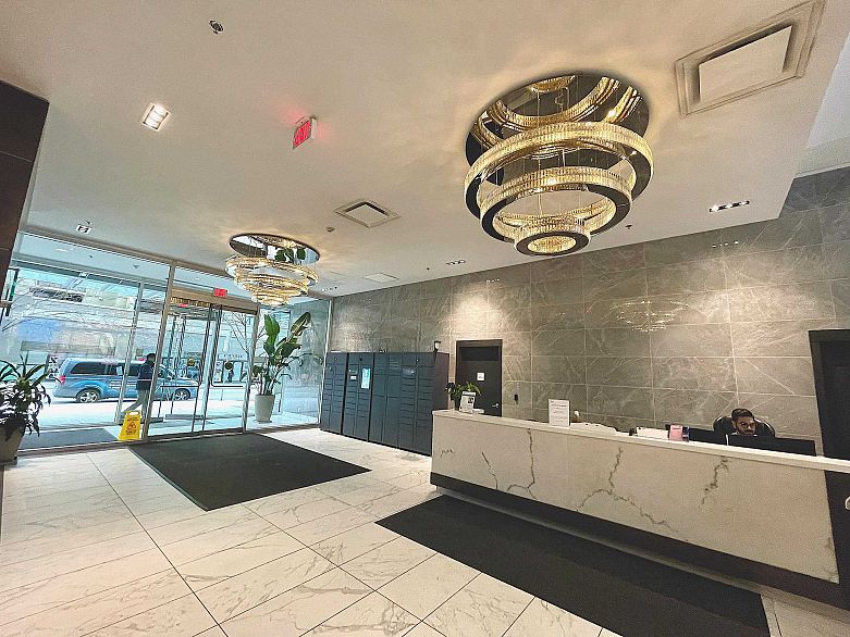 3804 1283 Howe Street