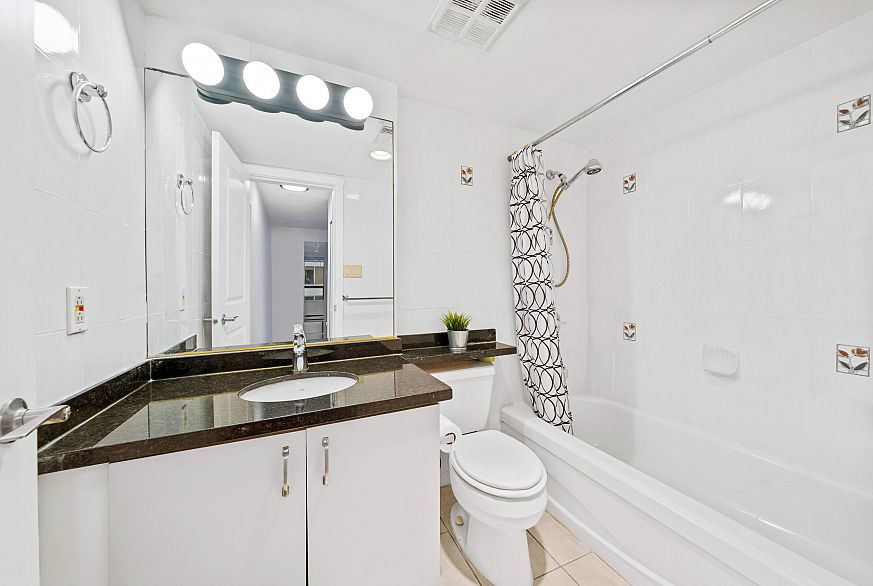 1006 1060 Alberni Street