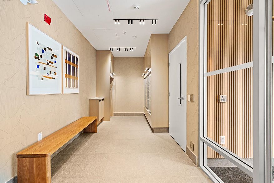 220 1981 Macdonald Street