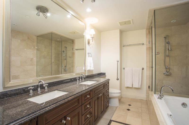 2005 1328 Marinaside Crescent