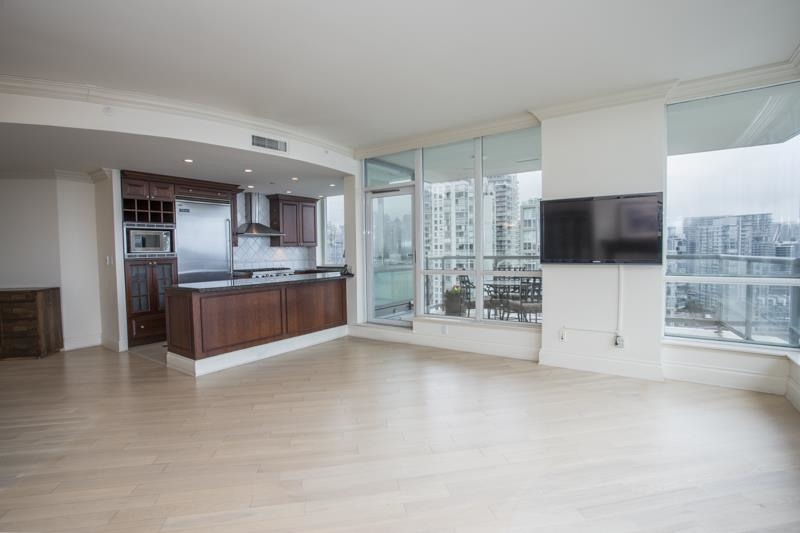 2005 1328 Marinaside Crescent