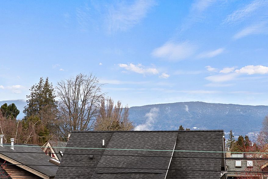 220 1981 Macdonald Street