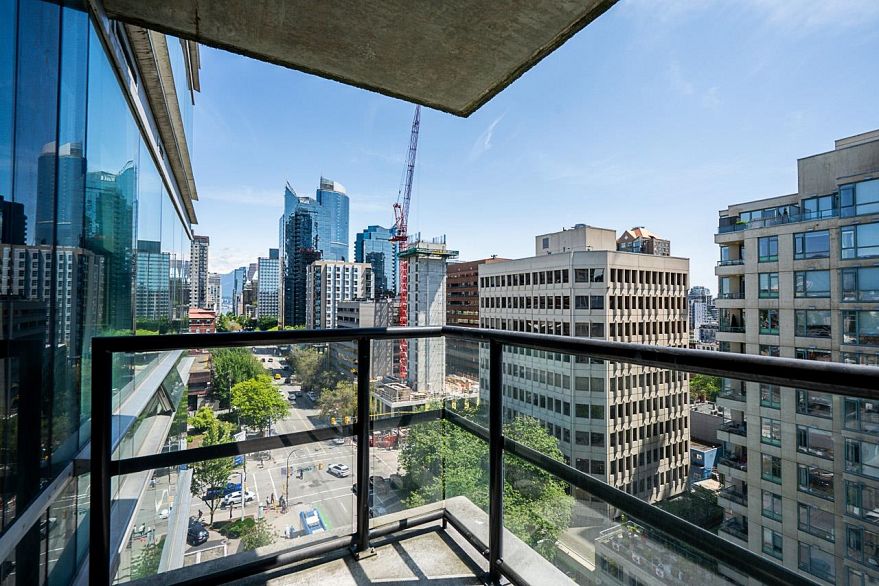 1202 1003 Burnaby Street