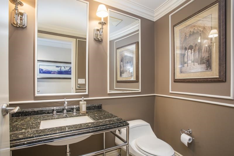 2005 1328 Marinaside Crescent