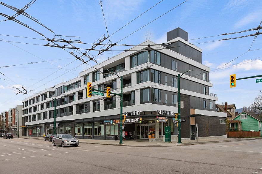 220 1981 Macdonald Street