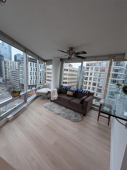 1202 1003 Burnaby Street