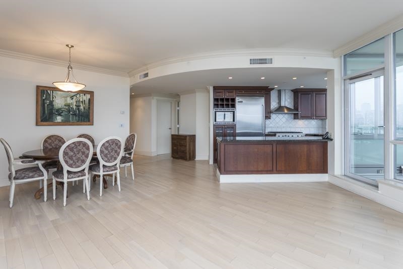 2005 1328 Marinaside Crescent