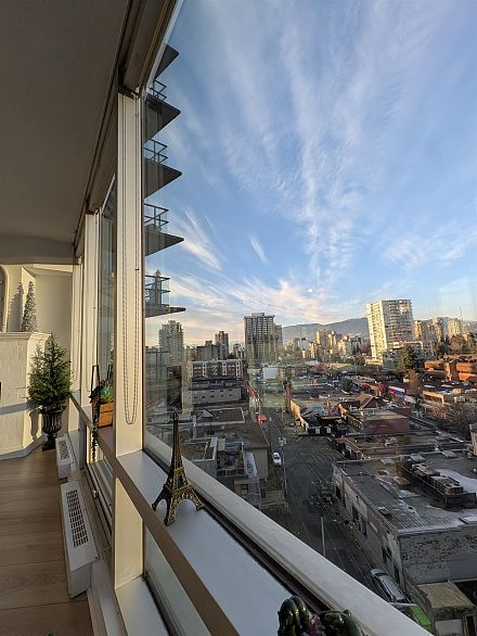 1202 1003 Burnaby Street