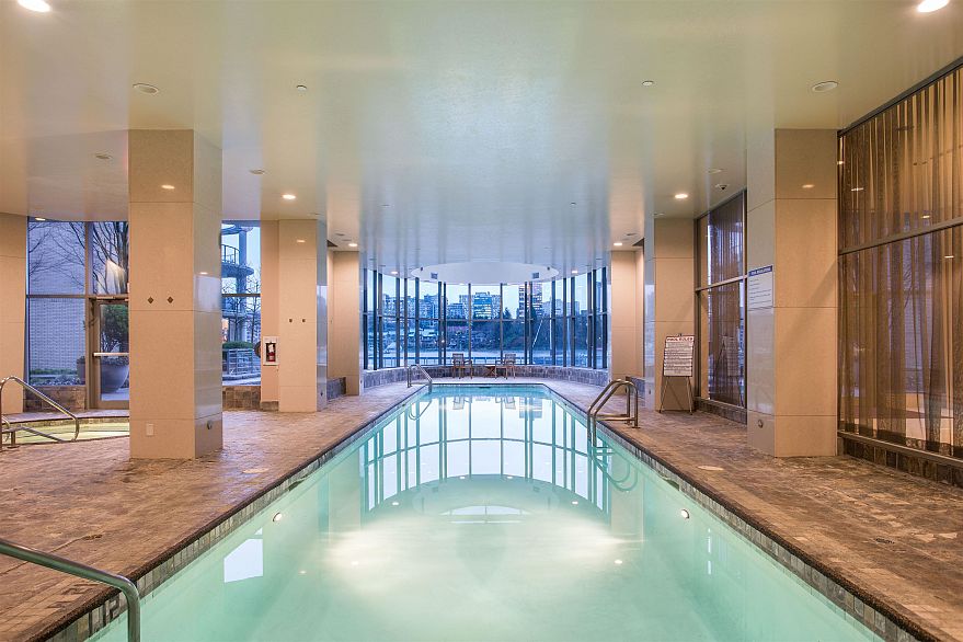 2005 1328 Marinaside Crescent