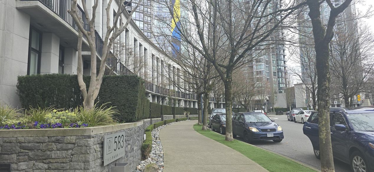 805 583 BEACH CRESCENT, Vancouver BC V6Z 3E6