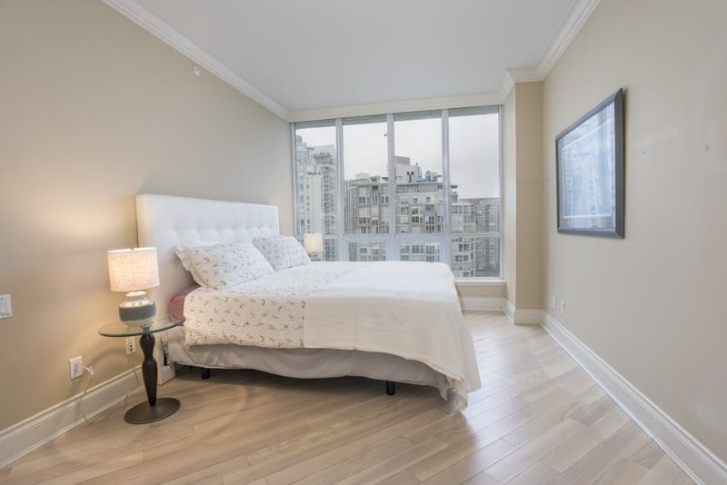 2005 1328 Marinaside Crescent