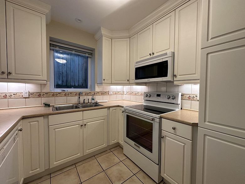 35X W 14TH AVENUE, Vancouver BC V5Y 1X4