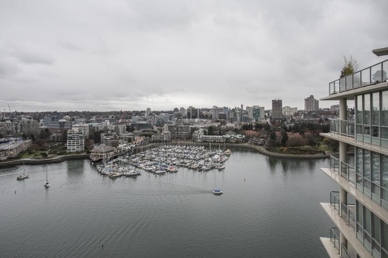 2005 1328 Marinaside Crescent