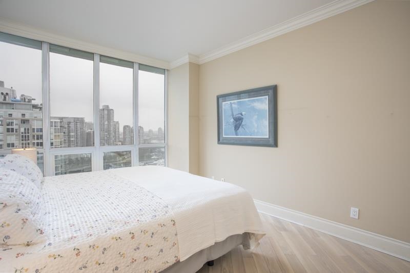 2005 1328 Marinaside Crescent