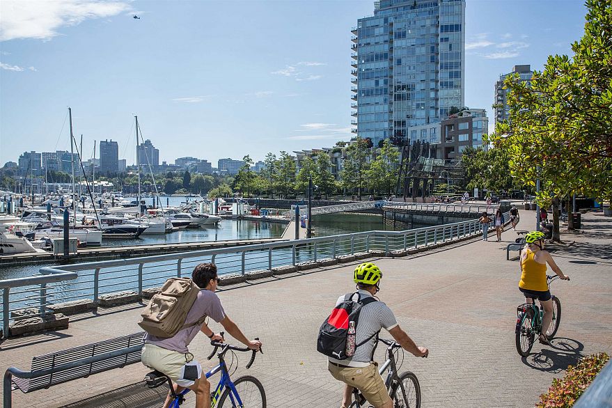 2005 1328 Marinaside Crescent