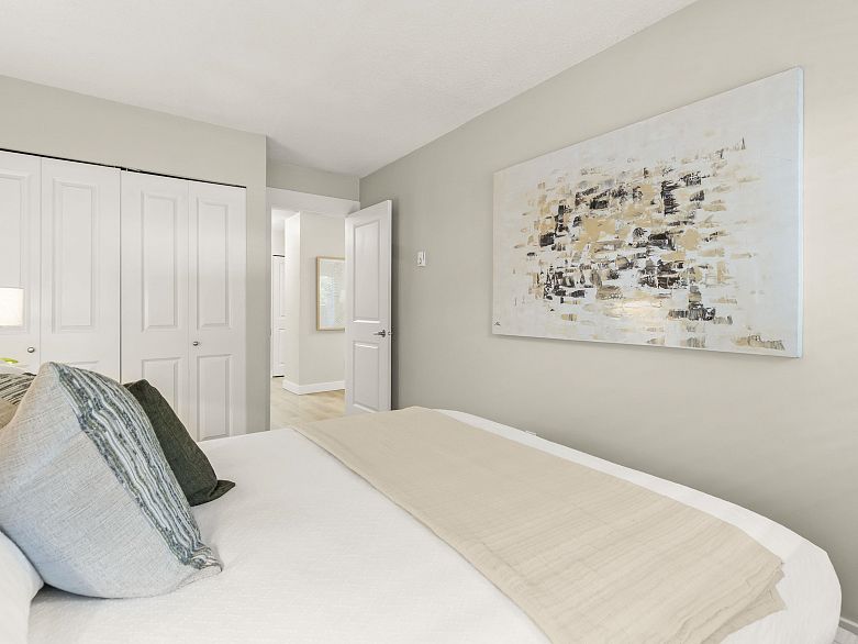 216 1990 W 6th Avenue