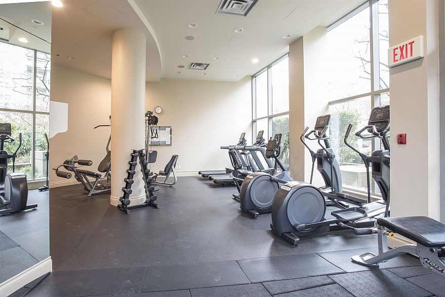 2005 1328 Marinaside Crescent