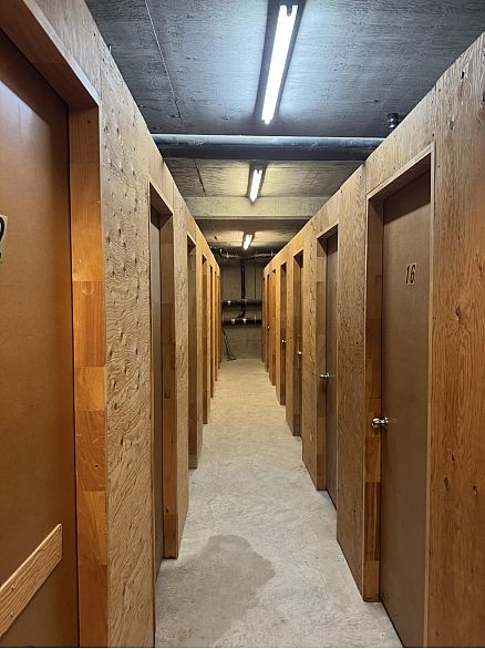 302 688 E 56th Avenue