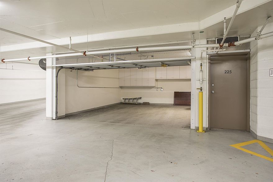 2005 1328 Marinaside Crescent