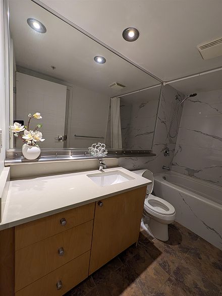 1202 1003 Burnaby Street