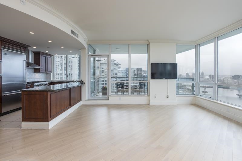 2005 1328 Marinaside Crescent