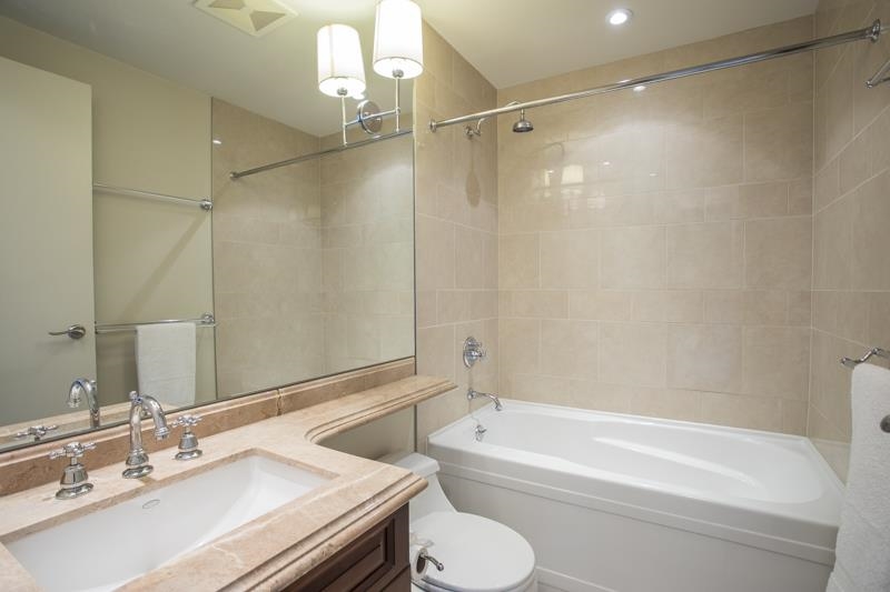 2005 1328 Marinaside Crescent