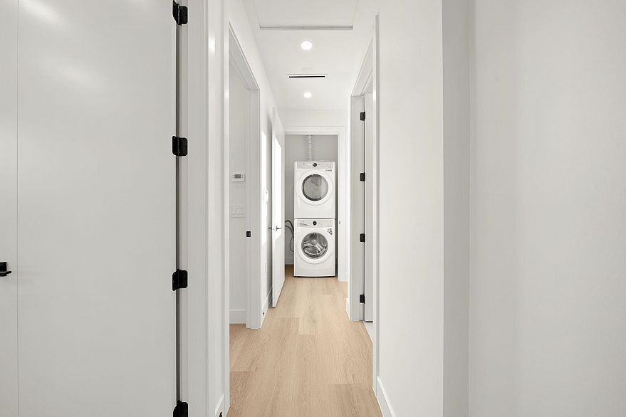 1 1278 E 63rd Avenue