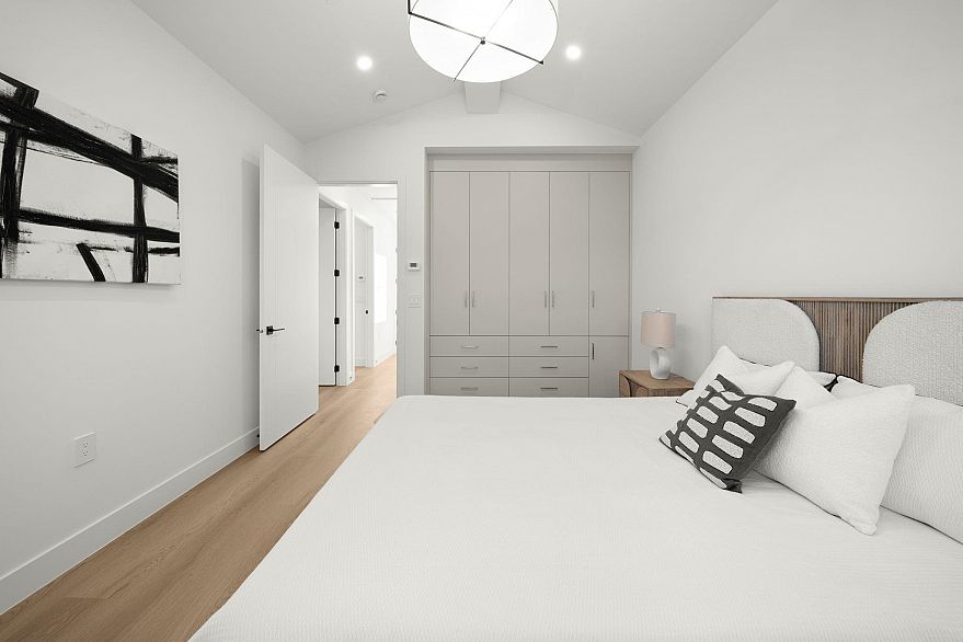 1 1278 E 63rd Avenue