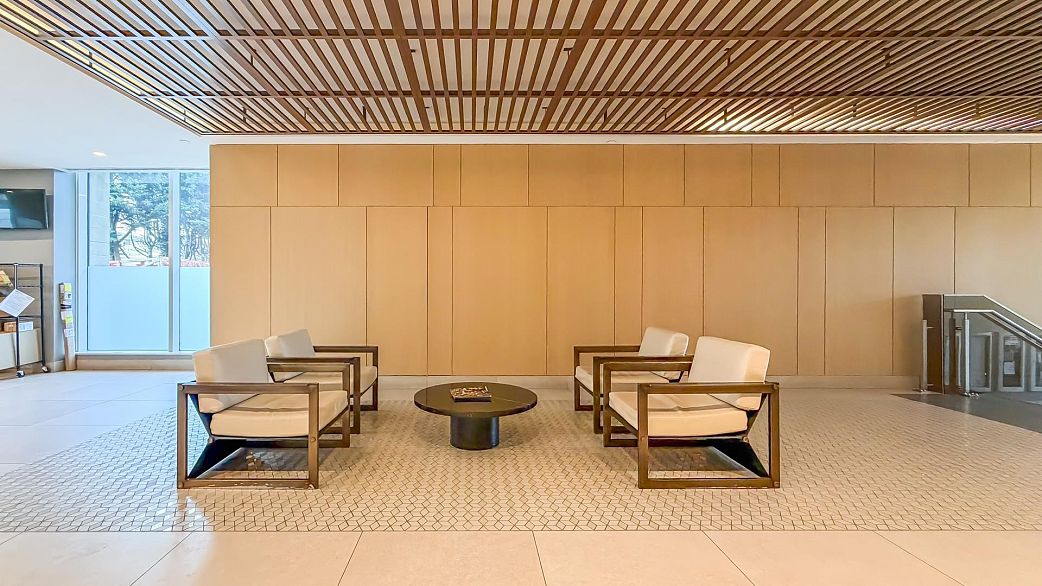 505 8189 Cambie Street