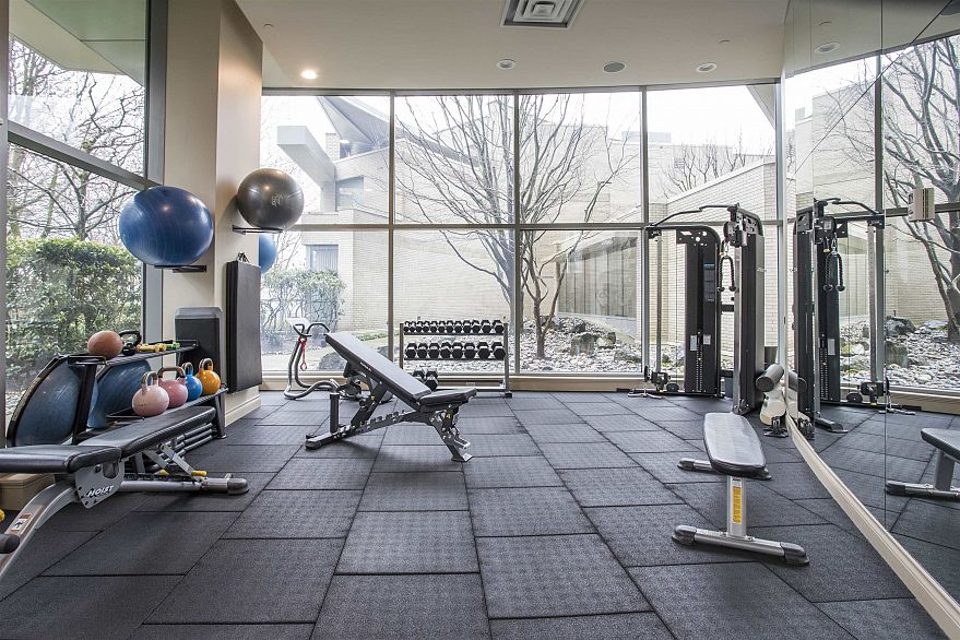 2005 1328 Marinaside Crescent