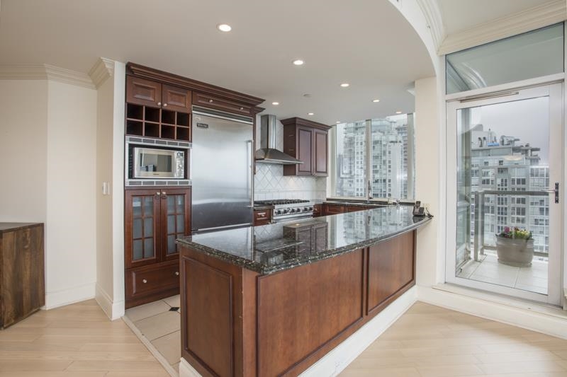 2005 1328 Marinaside Crescent