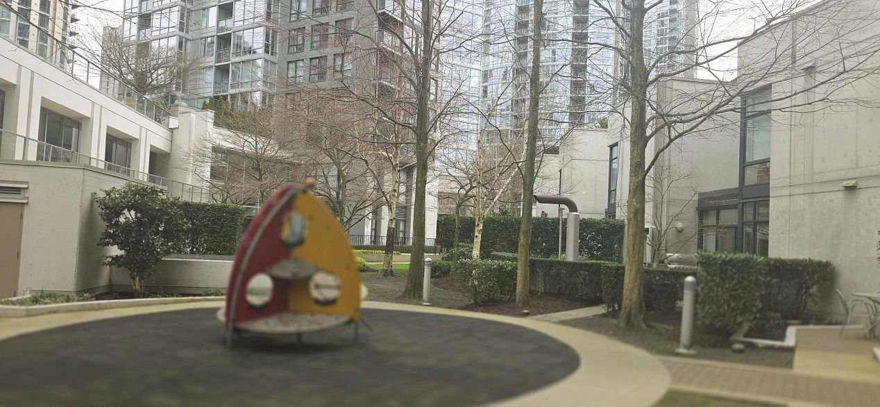 805 583 BEACH CRESCENT, Vancouver BC V6Z 3E6