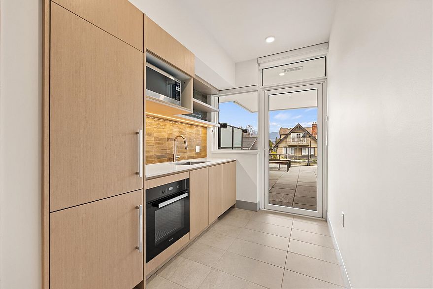 220 1981 Macdonald Street