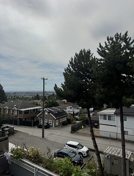 302 688 E 56th Avenue