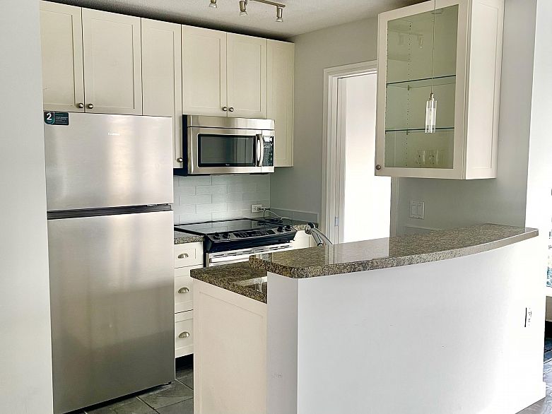 1402 1068 Hornby Street