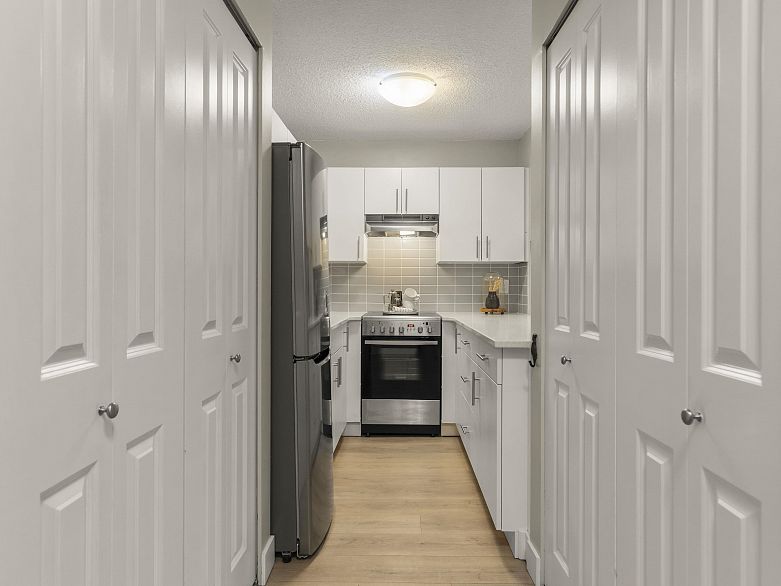 216 1990 W 6th Avenue