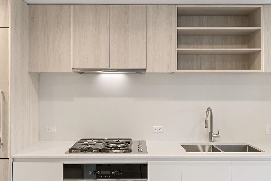 220 1981 Macdonald Street