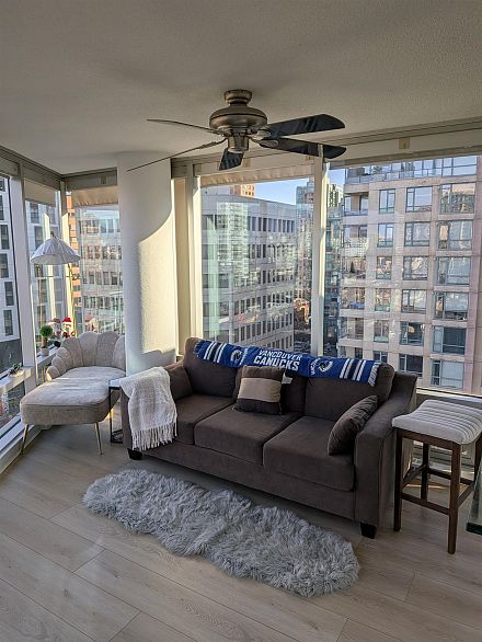 1202 1003 Burnaby Street