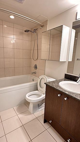 703 1212 Howe Street